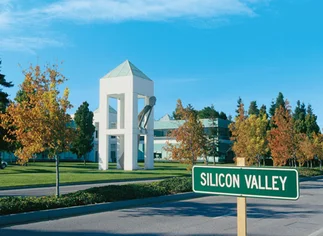 Silicon Valley paga hasta 7.000 dólares mensuales a sus becarios