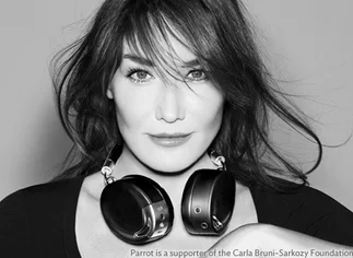 Carla Bruni deja de lado a la primera dama y vuelve a ocupar el rol de modelo