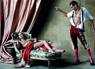 Kate Moss se mete en la piel de una auténtica española y derrocha pasión en Vogue