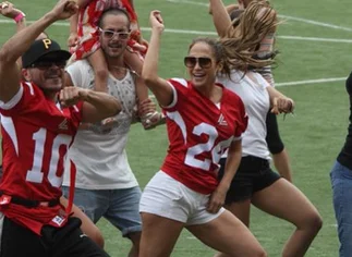 Jennifer Lopez se sube al caballo de la 'maní­a Gangnam Style'