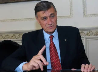 Para Binner, 'seguramente' hay sectores que especulan con la salida de Cristina antes de 2015
