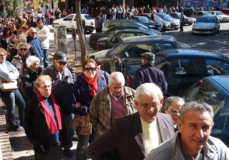Jubilados y pensionados deberán registrar huellas digitales para cobrar