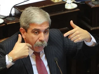 Duros cruces entre Aní­bal Fernández y Diego Santilli en la sesión por Milani