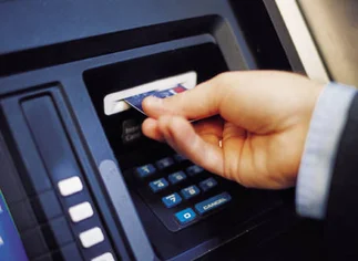 Retirar dinero de un cajero automático durante el Mundial puede ser un gol en contra