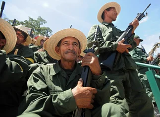 Nicolás Maduro ordenó armar a 2 millones de obreros para defender la revolución bolivariana