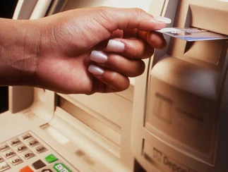 Los empleados ya pueden elegir en qué banco cobrar sus sueldos sin intervención del empleador