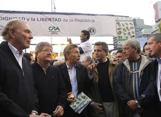 Macri acompañó a los ruralistas en una protesta en el Obelisco