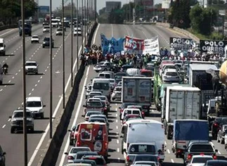 Propuesta oficialista para limitar protestas logra el respaldo de diversos sectores