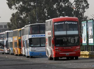 Choferes de larga distancia amenazan: 'Si hoy no se pagan salarios con la suba habrá paro'