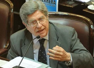 Senador oficialista propone crear un 'Tribunal de Constitucionalidad', por encima de la Corte