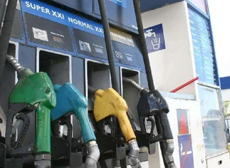 Tras la suba de precios de YPF, las petroleras preparan otro aumento en las naftas