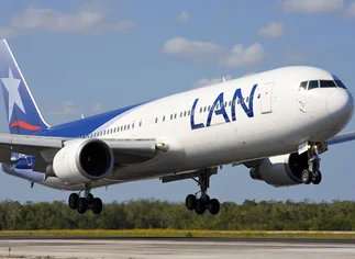 Aeronáuticos evalúan medidas de fuerza por temor a despidos 'inminentes' en LAN