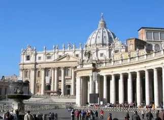 En medio de un escándalo financiero, renunció la cúpula del Banco Vaticano