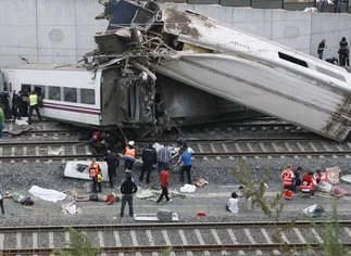 Tragedia en España: Se elevaron las ví­ctimas fatales a 80 por el descarrilamiento de un tren