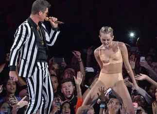 Vogue cancela portada con Miley Cyrus por su polémico baile erótico en MTV