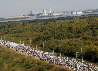 Ambientalisrtas marcharon contra la ex Botnia, pero no pudieron entrar a Uruguay