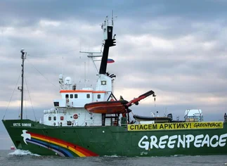 Rusia denunció que encontró drogas en el barco de los activistas de Greenpeace