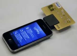 Visa lanza un sistema que permite abonar los delivery con tarjeta y acerca los pagos móviles a comercios