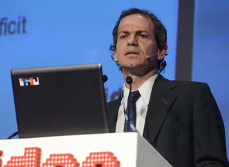 Lucas Llach: 'Si vamos a desdoblar, incluyamos un dólar de importación y otro financiero'
