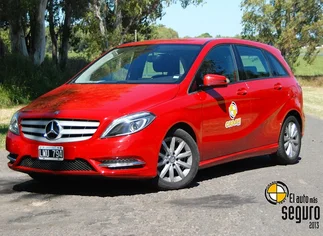 Mercedes Benz Clase B ganó el Premio de Oro por la seguridad