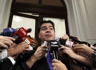 La Presidenta le ordenó a Capitanich que solo conteste 3 preguntas por dí­a en sus conferencias