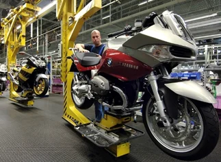 Por decreto, reformulan Impuestos Internos para motos y embarcaciones