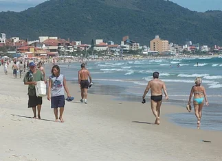 Brasil: cómo identificar playas contaminadas y sus riesgos para la salud
