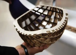 Crean un casco de papel que promete proteger mejor a la cabeza de los ciclistas