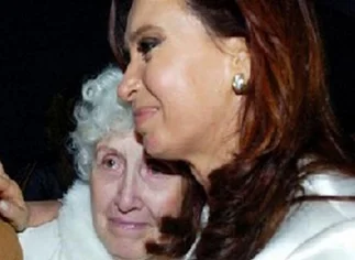 La Presidenta visitó a su madre en el sanatorio Otamendi y se reunió allí­ con Axel Kicillof