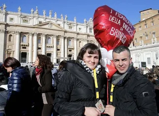 El papa Francisco festejó San Valentí­n y convocó a más de 25.000 enamorados en la Plaza San Pedro