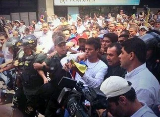 Protestas en Venezuela: Leopoldo López se entregó a funcionarios de la Guardia Nacional