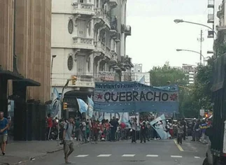Después de Shell, ahora Quebracho realiza un 'escrache' contra Coto por la suba de precios