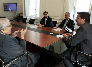 En medio de las negociaciones salariales, Capitanich recibió a los titulares de la UIA