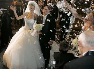 Las falsas bodas se imponen como fiesta temática y hasta hay novio de mentira