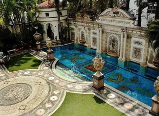 Los Beckham compraron la mansión 'maldita' de Versace