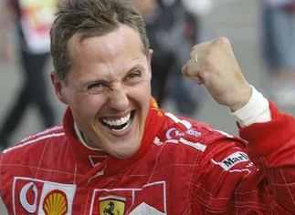 Michael Schumacher salió del coma y fue trasladado del hospital francés