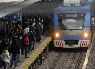 Descarrilaron 2 vagones de un tren del Sarmiento: el servicio está reducido