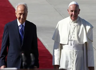 Shimon Peres, al papa Francisco: 'Usted nos abre una nueva puerta para la paz'