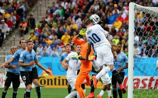 El delantero inglés Wayne Rooney pidió 'perdón' por la eliminación