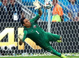 Costa Rica se impuso por penales a los griegos y clasificó por primera vez a los cuartos de final