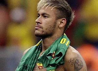 A lo Julio Grondona, Neymar se tatuó en el cuello la frase 'Todo pasa'
