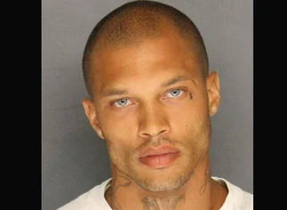 Ofrecen contrato como modelo al 'criminal más sexy del mundo'