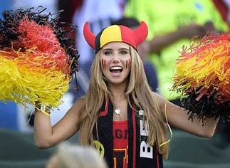 De hincha a modelo: la belga que fue a alentar a su selección y ahora la contrataron para desfilar