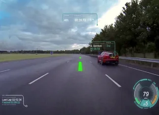 Jaguar avanza en un nuevo desarrollo y transforma el parabrisas en una pantalla de información