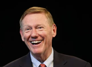 Para potenciar su auto sin conductor, Google sumó al ex CEO de Ford