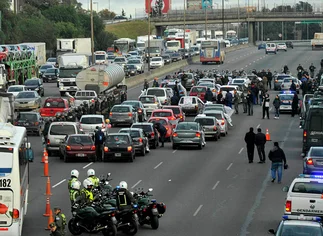 Trabajadores de Lear volvieron a hacer un piquete con autos en Panamericana