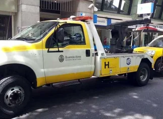 Un ex funcionario recibió una golpiza cuando fue a buscar su auto a una playa de infractores