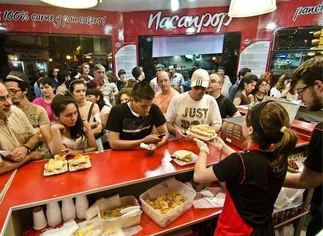 Crece el conflicto en la cadena Nac&Pop y otro local fue ocupado por sus empleados