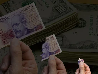 Los cajeros automáticos están desbordados por billetes con poco valor y el paro bancario