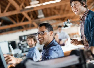 Los empleados de estas industrias suelen recomendar a sus amigos ingresar a las empresas donde ellos trabajan